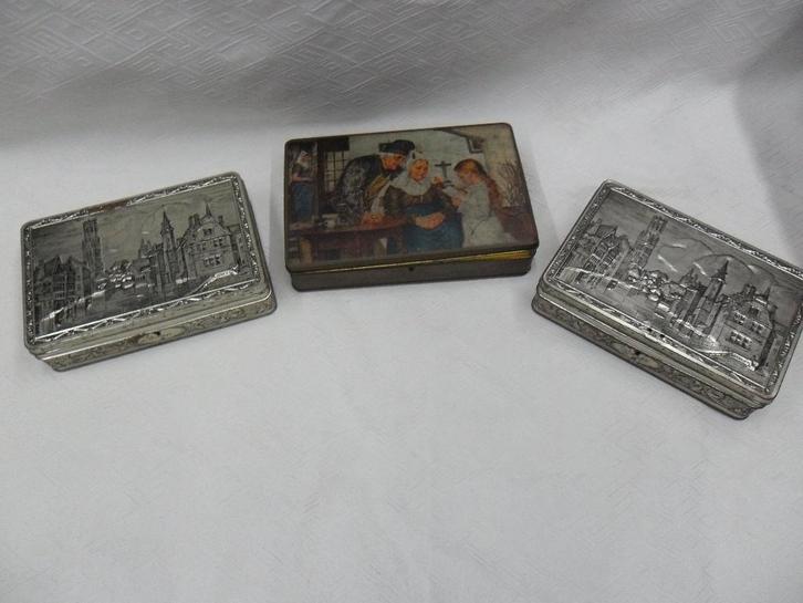 3 anciennes boîtes en métal., Collections, Boîte en métal, Utilisé, Biscuits, Autres marques, Enlèvement ou Envoi