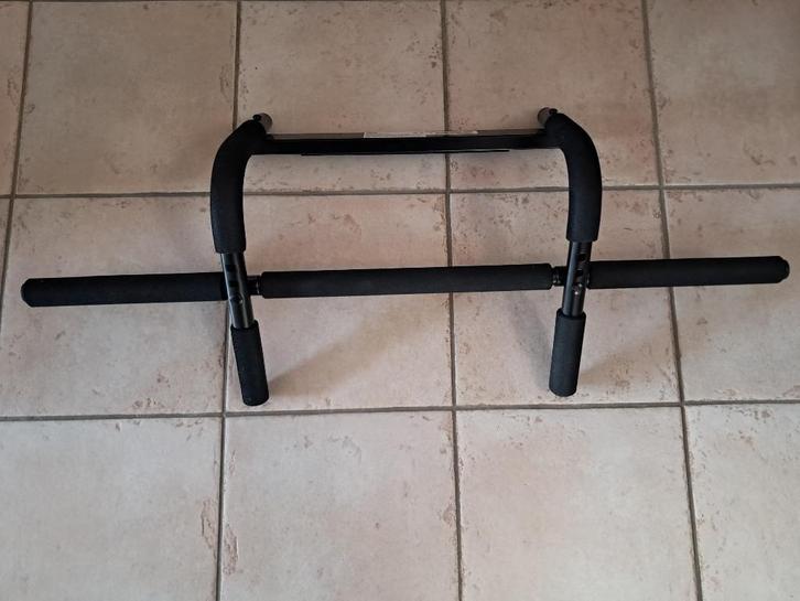 Barre de traction pour porte., Sport en Fitness, Fitnessmaterialen, Zo goed als nieuw, Oprekstang, Armen, Borst, Buik, Rug, Ophalen