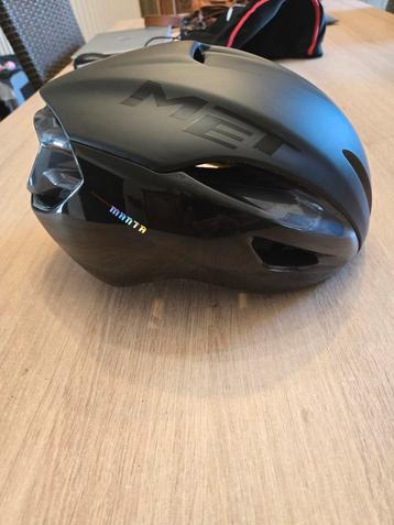 Racefietshelm  merk : MET Manta met mips beschikbaar voor biedingen