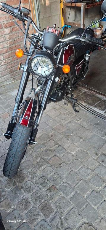 SUPERBE MOTO 125CC COMME NEUVE  DOIS PARTIR VITE, Tourisme, Particulier, Bullit, 1 cylindre