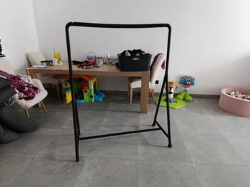 Zwart kledingrek ikea beschikbaar voor biedingen