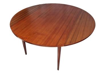 Mooie zeldzame Louis van Teeffelen design WeBe teak eettafel beschikbaar voor biedingen