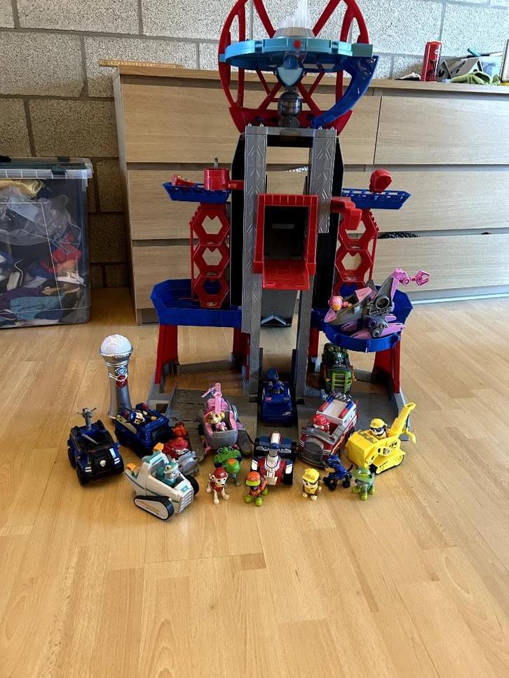 Tour géante Paw Patrol (1m) + figurines et véhicules, Kinderen en Baby's, Speelgoed | Actiefiguren, Gebruikt, Ophalen