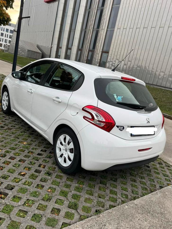Peugeot 208+ annee 2015, Autos, Peugeot, Particulier, Essence, 5 portes, Boîte manuelle, Blanc, Noir, Carnet d'entretien, Enlèvement