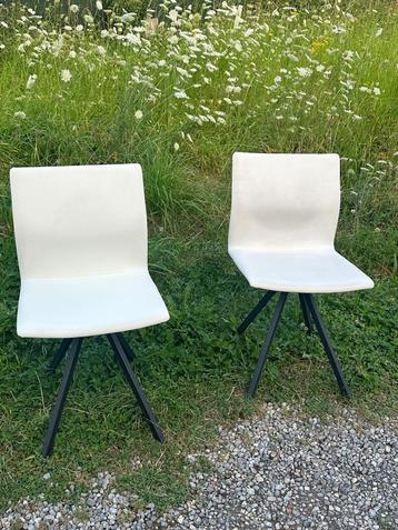 Chaises design cuir. disponible aux enchères