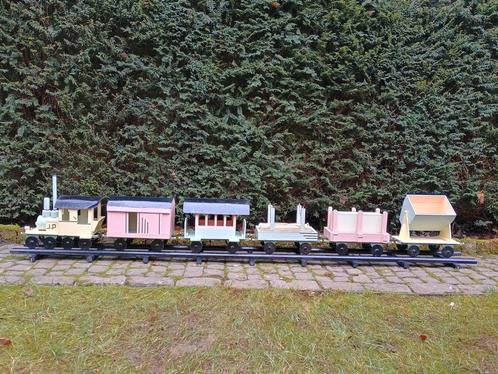 Handgemaakte trein met 6 wagonnetjes en spoor, Hobby en Vrije tijd, Modeltreinen | Overige schalen, Zo goed als nieuw, Treinset