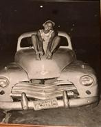 vintage foto meisjes op een oude auto , Foto, Zo goed als nieuw, Ophalen, Overige onderwerpen