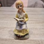 Porselein beeldje vrouw met boek, Ophalen