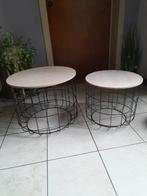 2 zwarte ijzeren bijzet tafeltjes met houten deksels, Huis en Inrichting, Ophalen of Verzenden, Gebruikt, Minder dan 45 cm