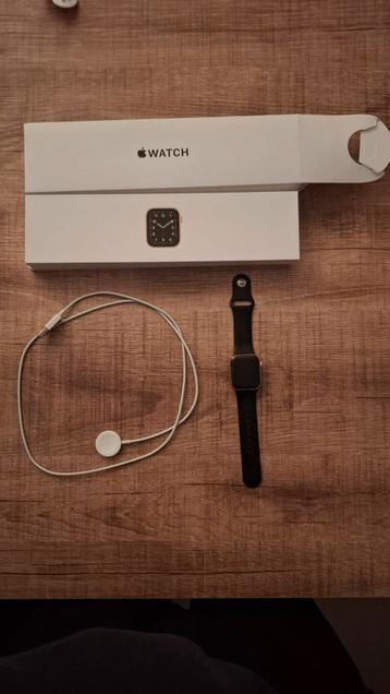 Apple watch 2nd gen SE 40mm beschikbaar voor biedingen
