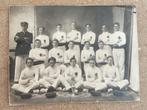 MOOIE OUD FOTO OP KARTON  BEKERWINNAARS, Verzamelen, Foto's en Prenten, Gebruikt, Foto, Ophalen of Verzenden, 1940 tot 1960