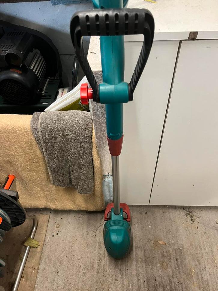 Bosch elektrische grastrimmer, Tuin en Terras, Grastrimmers, Gebruikt, Elektrisch, 10 tot 30 cm, Ophalen