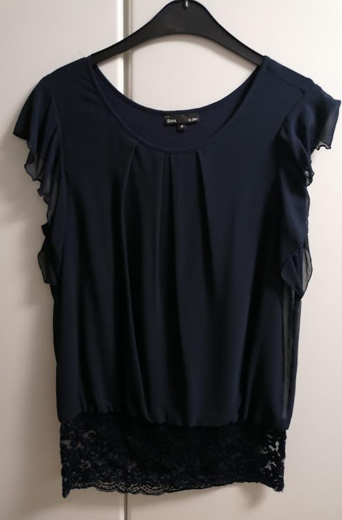 Donkerblauwe top met een boord van kant, M, Kleding | Dames, Topjes, Zo goed als nieuw, Ophalen of Verzenden