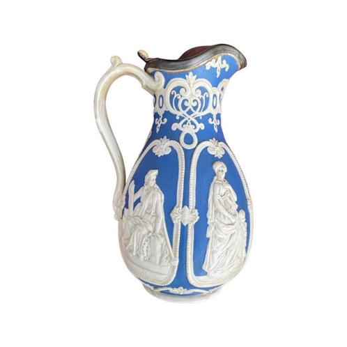 Cobridge Brownfield Pichet bleu à décor de personnages, Antiquités & Art, Antiquités | Céramique & Poterie, Enlèvement ou Envoi
