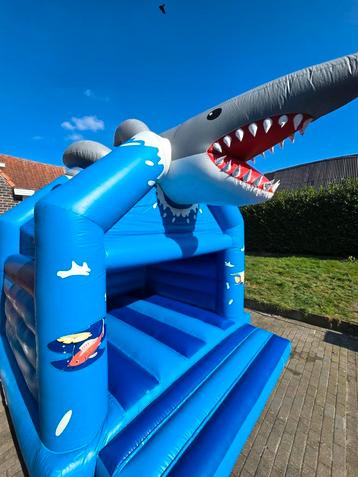 Haai springkasteel a frame beschikbaar voor biedingen
