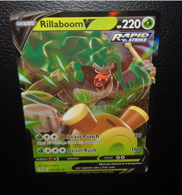 Modern Era: Rillaboom V 022/264 Fusion Strike, Hobby en Vrije tijd, Verzamelkaartspellen | Pokémon, Ophalen of Verzenden