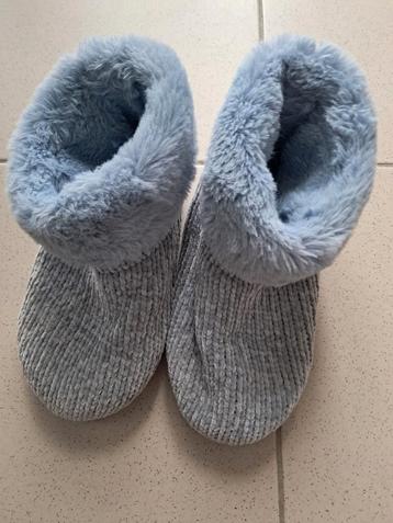 Warme blauwe pantoffels maat 37 beschikbaar voor biedingen