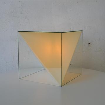 Octaëder table light beschikbaar voor biedingen
