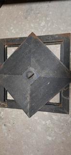 2 ijzeren putdeksels 30x30 en 40x40, Ophalen