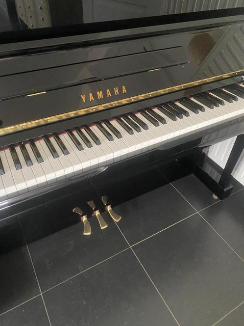 Piano Yamaha, Muziek en Instrumenten, Piano's, Zo goed als nieuw, Piano, Zwart, Hoogglans, Ophalen