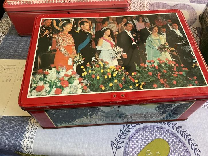 Blikken dozen koningshuis, Verzamelen, Koningshuis en Royalty, Gebruikt, Overige typen, Ophalen of Verzenden