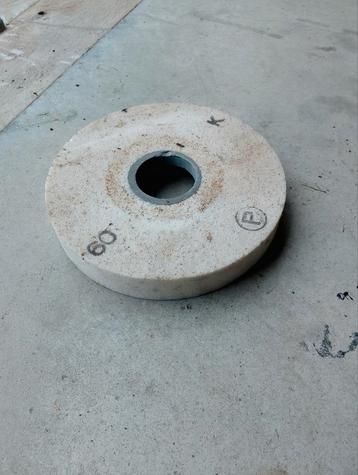 Meule diamètre 300mm beschikbaar voor biedingen