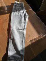 Jeans levis 27/28, Vêtements | Femmes, Jeans, Enlèvement, Comme neuf