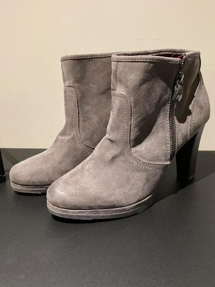 Laarsjes S.Oliver maat 41 - Nieuwstaat !, Kleding | Dames, Schoenen, Zo goed als nieuw, Lage of Enkellaarzen, Beige, Ophalen of Verzenden