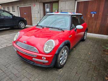 Mini cooper 1.6 benzine met airco zeer mooie model