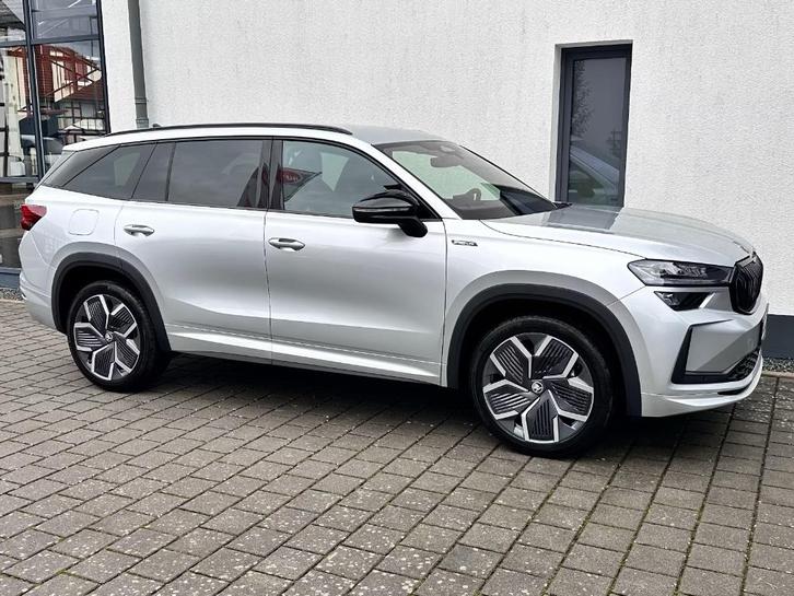 NEW MODEL KODIAQ PLUG IN 204PK SPORTLINE TREKH/20/DCC-22%, Auto's, Skoda, Bedrijf, Te koop, Kodiaq, Achteruitrijcamera, Adaptieve lichten