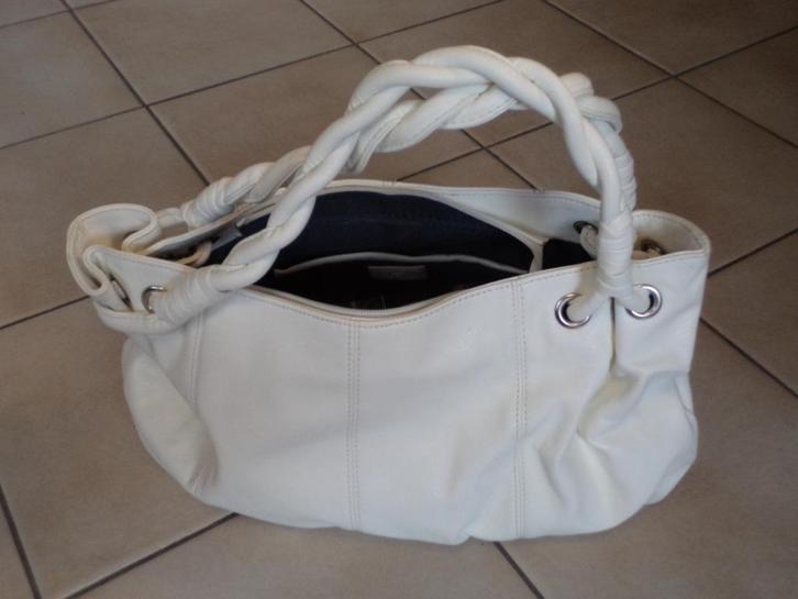Handtas in wit kunstleer, merk: Charm, Handtassen en Accessoires, Tassen | Damestassen, Gebruikt, Handtas, Wit, Ophalen