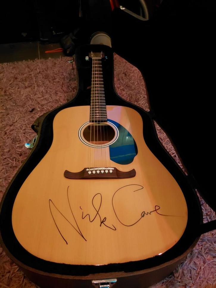 Fender gitaar gesigneerd door Nick Cave met certificaten!, Muziek en Instrumenten, Snaarinstrumenten | Gitaren | Akoestisch, Ophalen of Verzenden