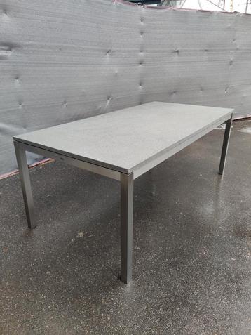 Bristol tuintafel uit inox en natuursteen (200x100x77cm) disponible aux enchères