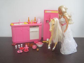 Barbie pop met keuken en paard