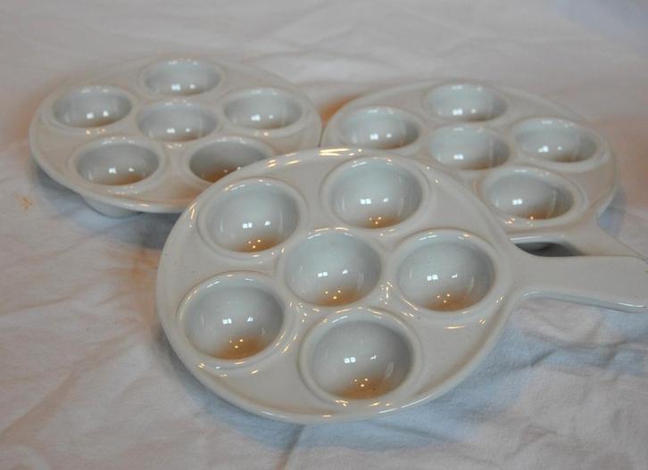 3 caquelons  blanc pour escargots de bourgogne (2), Maison & Meubles, Cuisine | Vaisselle, Comme neuf, Autres types, Céramique
