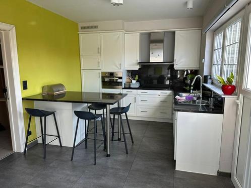 Volledige keuken incl toestellen, Huis en Inrichting, Keuken | Complete keukens, Gebruikt, Hoekkeuken, Wit, Graniet of Steen, Ophalen