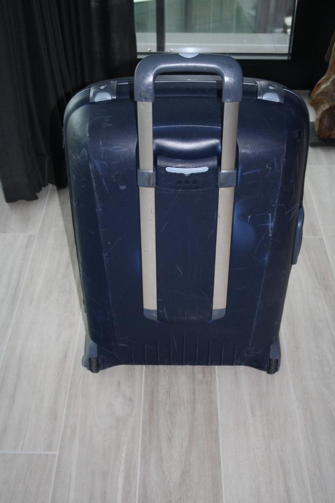 Grote reiskoffer, Handtassen en Accessoires, Koffers, Zo goed als nieuw, Hard kunststof, 70 cm of meer, 55 cm of meer, Slot, Uitschuifbare handgreep