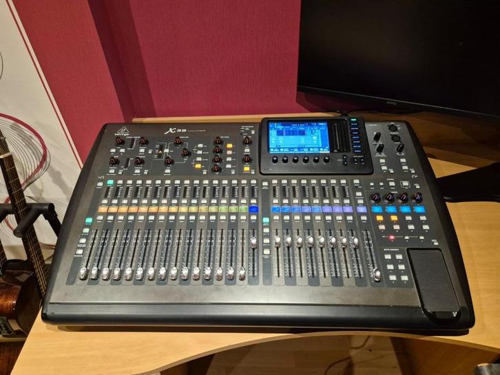 Behringer X32 + carte X live + S32 en fly, Muziek en Instrumenten, Mengpanelen, Zo goed als nieuw, 20 kanalen of meer, Microfooningang
