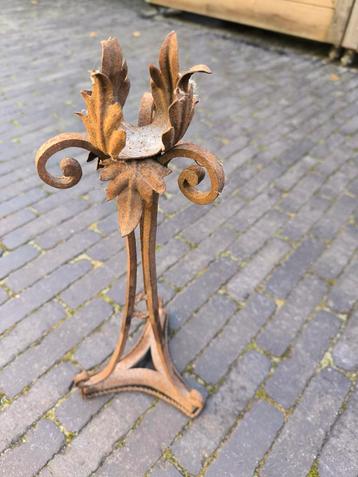 Smeedijzeren kandelaars (2 stuks) beschikbaar voor biedingen