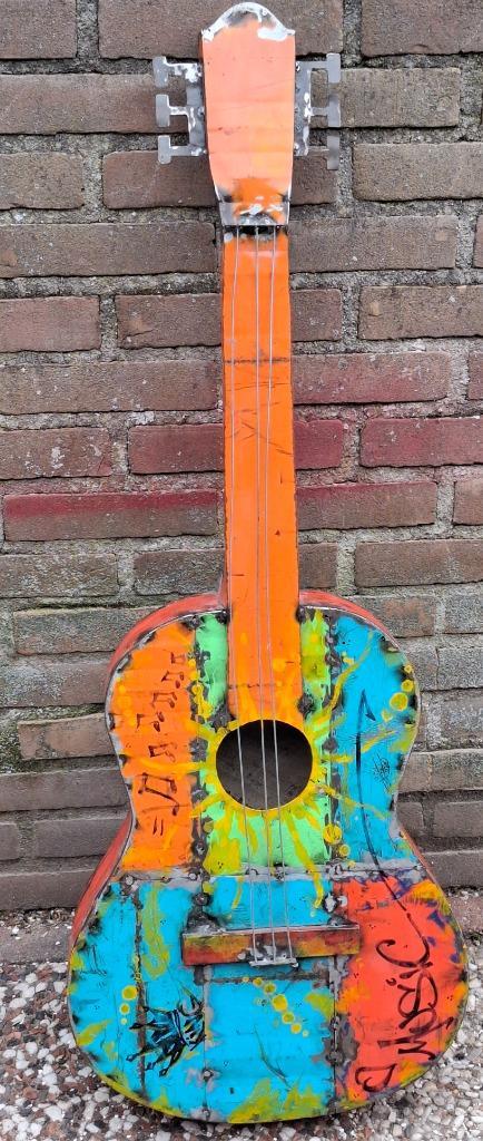 Gitaar art. Pop art. Volledig plaatstaal. Ware grootte. Sign, Antiek en Kunst, Curiosa en Brocante, Ophalen