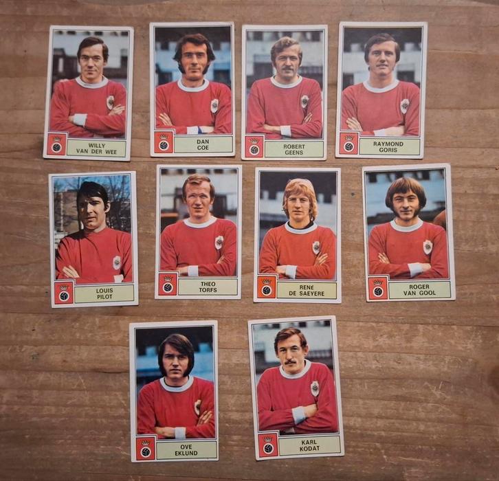Panini football: 10 verschillende Antwerpse beelden, jaar 19, Hobby en Vrije tijd, Stickers en Plaatjes, Gebruikt, Ophalen of Verzenden