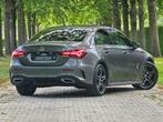 Mercedes A klasse A180 a 180 benzine AMG LINE | SEDAN | PANO, Auto's, Mercedes-Benz, Alcantara, Beige, Bedrijf, 5 zetels