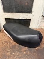 MBK Booster nieuwmodel zadel zwart wit “MBK”, Ophalen, Zo goed als nieuw, Zadel