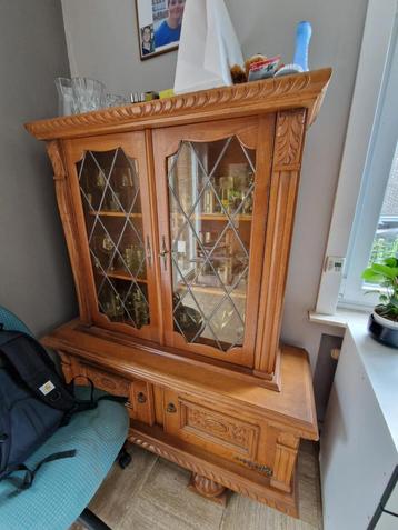 Kast beschikbaar voor biedingen
