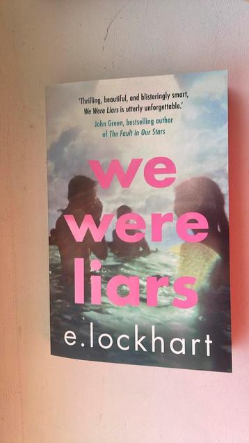 boek “ we were liars” beschikbaar voor biedingen
