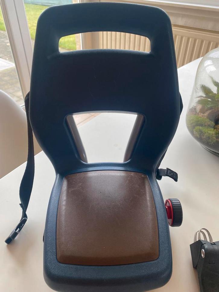 Fietszitje, Fietsen en Brommers, Fietsaccessoires | Fietsstoeltjes, Zo goed als nieuw, Achterzitje, 15 t/m 36 kg, Voetsteuntjes