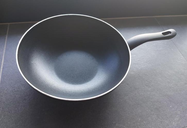 Wokpan 28 cm, Huis en Inrichting, Keuken | Potten en Pannen, Gebruikt, Wok, Keramische plaat, Ophalen of Verzenden