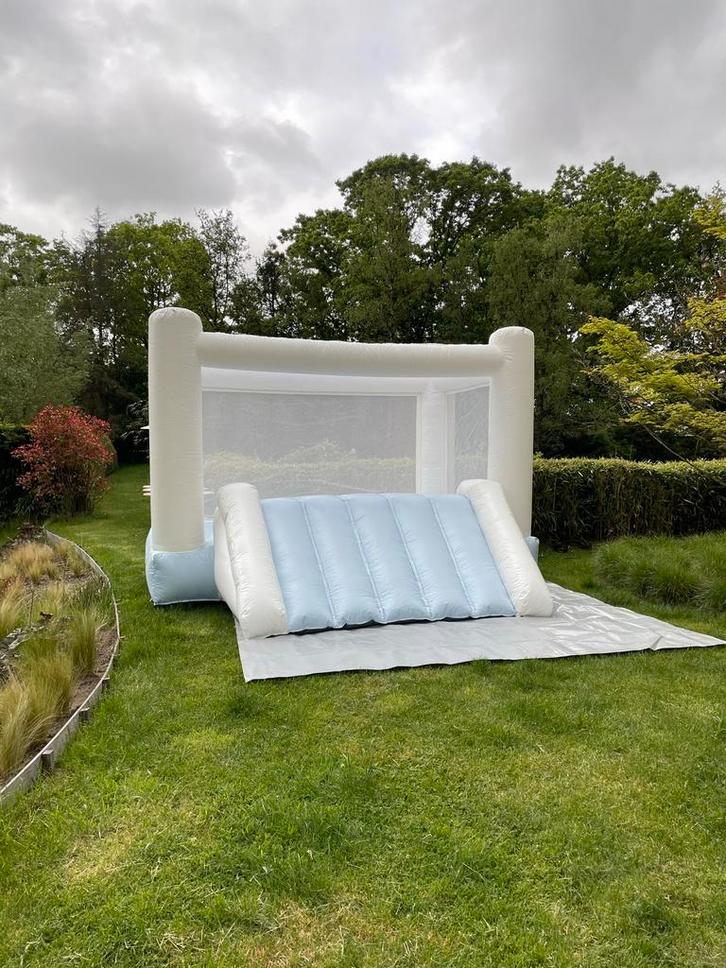 Château gonflable avec toboggan à vendre, Enfants & Bébés, Jouets | Extérieur | Coussins gonflables, Comme neuf, Enlèvement