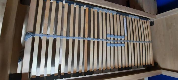Massief eenpersoonsbed (incl lattenbodem), Huis en Inrichting, Slaapkamer | Bedden, Gebruikt, Eenpersoons, 90 cm, Hout, Crème