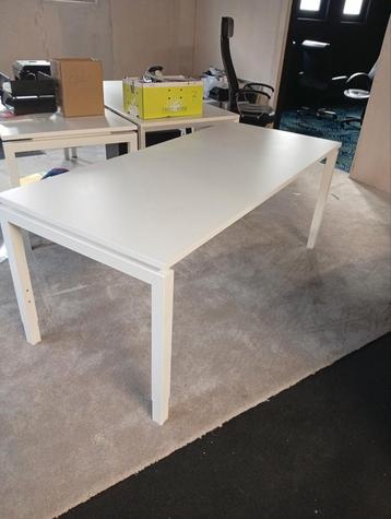 Prachtige witte bureau's ( 5 stuks )  beschikbaar voor biedingen